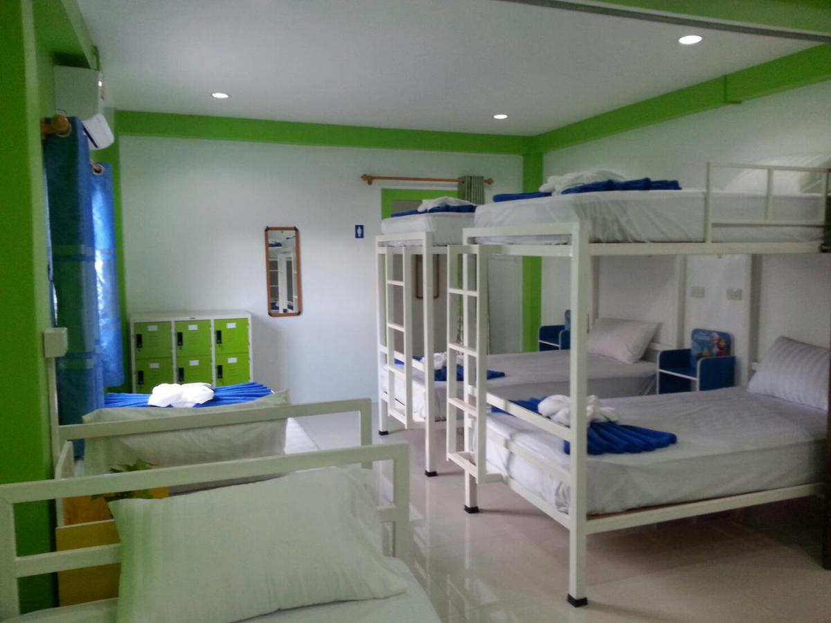 Madinah Hostel Ранонг Екстериор снимка